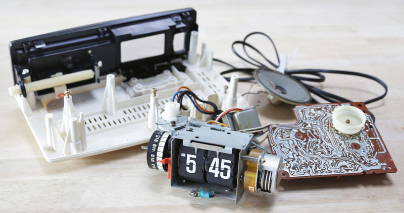 Illustration for article titled Hacked Alarm Clock Only Plays "I Got You Babe" Just Like Groundhog Day